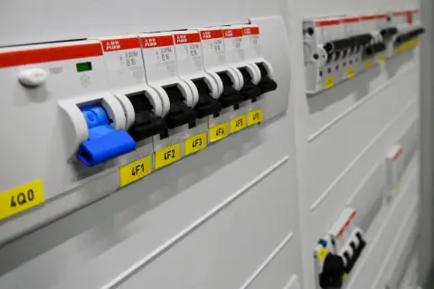 Czy rozdzielnia elektryczna może być w kotłowni? Sprawdź zasady bezpieczeństwa