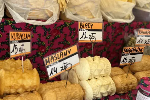 Bacówki w Bukowinie Tatrzańskiej: Jak znaleźć prawdziwy smak Podhala?