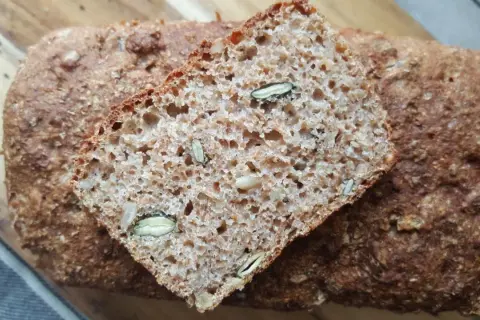 Zbity chleb pełnoziarnisty? 5 kroków do puszystego bochenka!