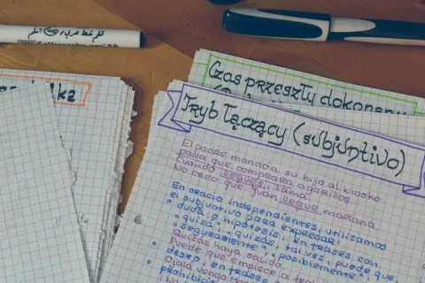 Jak ładnie pisać w zeszycie: proste techniki na poprawę pisma