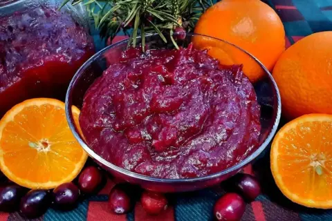 Perfekcyjny sos żurawinowy z suszonej żurawiny: Przepis krok po kroku