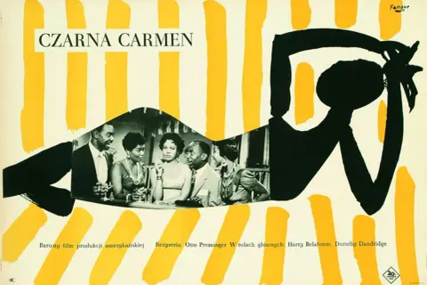Plakat filmowy "Czarna Carmen" w stylu polskiej szkoły plakatu. Stylizowane czarne postacie na tle żółtych pasów, z fragmentem czarno-białego zdjęcia aktorów.