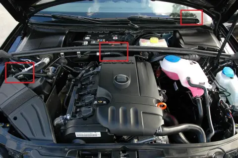Silnik 2.0 TDI w Seat Exeo. Widoczne elementy układu chłodzenia i osłona silnika.