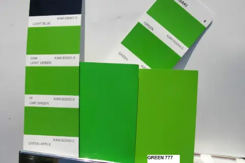 Campioni di colore con diverse tonalità di verde, tra cui il verde Kawasaki codice colore.