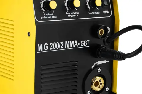 Spawarka Magnum MIG 200/2 MMA-IGBT z pokrętłami regulacji prędkości podawania drutu, prądu spawania i indukcyjności.