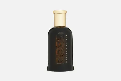 Flakon perfum Hugo Boss Bottled Elixir, ciemnobrązowy, ze złotą nakrętką.