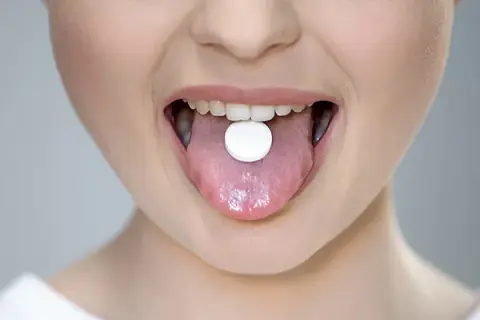 Antybiotyk na zapalenie jamy ustnej? Kiedy tak, a kiedy nie!