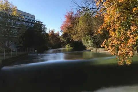 Perfekcyjne rozmycie na iPhone? Opanuj bokeh i długą ekspozycję!