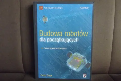 Książka "Budowa robotów dla początkujących" pokazuje, jak zrobić robota. Zbuduj własnego pomocnika!