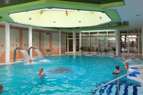 Ile płaci NFZ za pacjenta w sanatorium? Sprawdź koszty i stawki