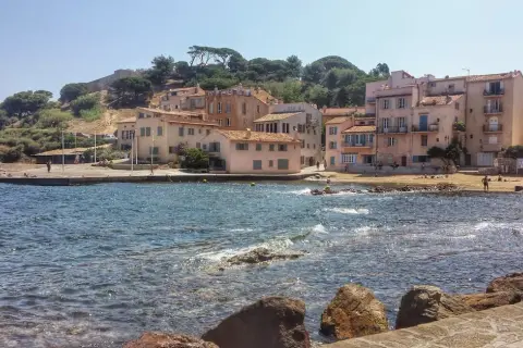 Saint-Tropez: Atrakcje, plaże, życie nocne. Przewodnik po Lazurowym Wybrzeżu
