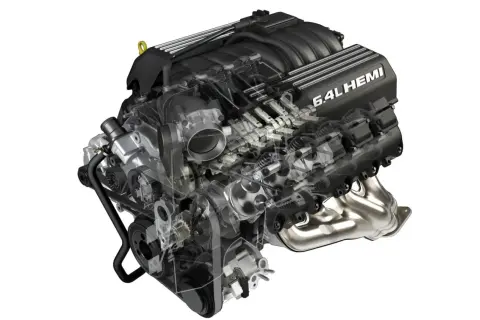 Przekrój silnika 6.4L HEMI z widocznymi elementami wewnętrznymi, takimi jak zawory i wałki rozrządu.