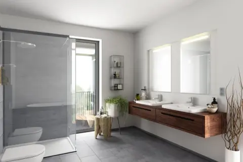 Salle de bain gris clair et gris foncé avec double vasque, douche vitrée et vue sur balcon.