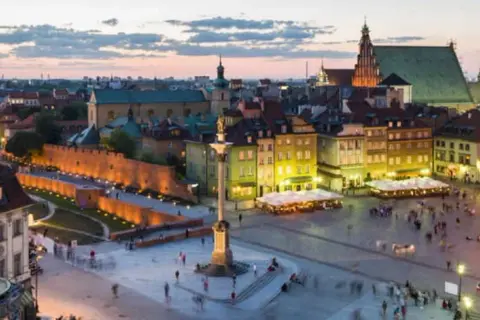 Biuro podróży a wiza: Kto odpowiada i ile to kosztuje?