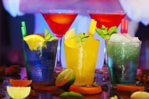 Jakie obowiązki ma barman i co naprawdę robi w barze?