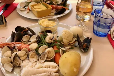 Gdzie zjeść w Nicei? Odkryj najlepsze restauracje i lokalne smaki