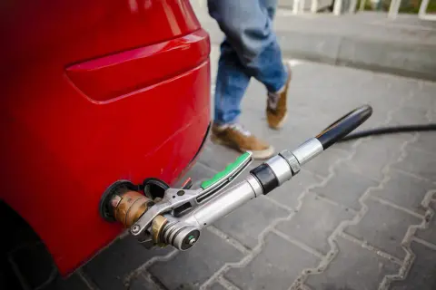 Tankowanie gazu LPG. TDT legalizacja butli lista - sprawdź, czy Twój pojazd jest na liście.