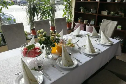 Gdzie zjeść w Zwierzyńcu? Odkryj najlepsze lokalne restauracje