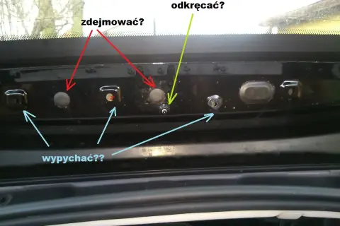 Demontaż klapy bagażnika Renault Megane 3. Wymiana żarówki tył - instrukcja krok po kroku.