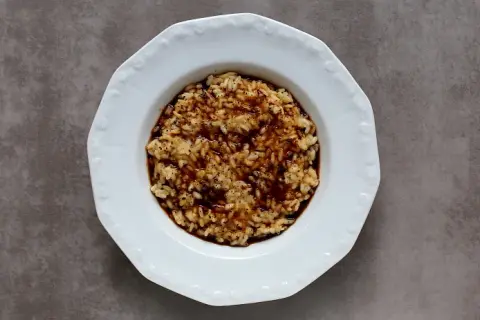 Jaki ser do risotto zamiast parmezanu? Oto najlepsze alternatywy