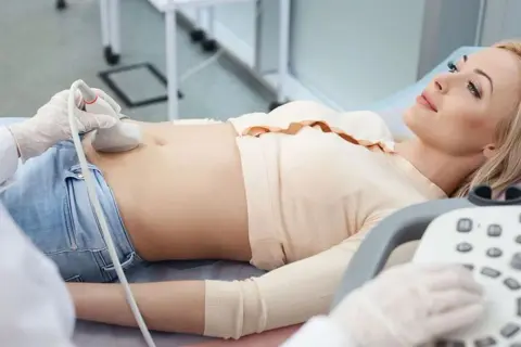 Pierwsza wizyta w ciąży: o co pytać ginekologa? Gotowy plan