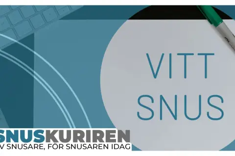 Vitt snus, ett alternativ till tobak och nikotinfritt snus, presenteras på ett papper bredvid en grön penna. Texten "SNUSKURIREN" syns nedtill.