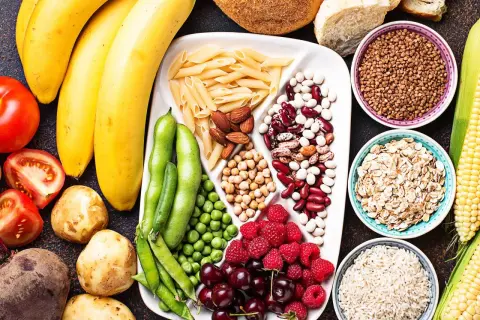 Banan, makaron, fasola, groch, maliny, wiśnie, ryż, kasza, kukurydza, chleb, ziemniaki, buraki. Uważaj na złe węglowodany!