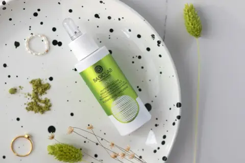 Jakie serum do cery mieszanej pomoże zniwelować nadmiar sebum?