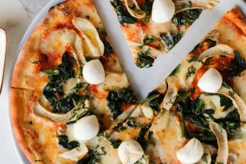 Maîtriser la pâte à pizza italienne : les secrets du pizzaiolo