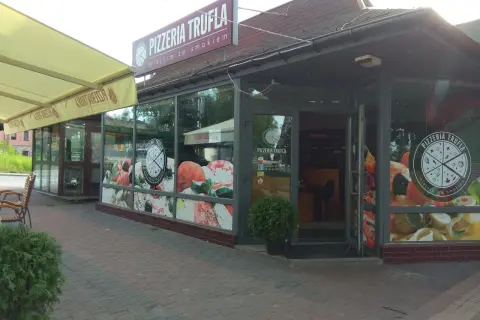 Gdzie zjeść w Tomaszowie Mazowieckim? Odkryj najlepsze miejsca