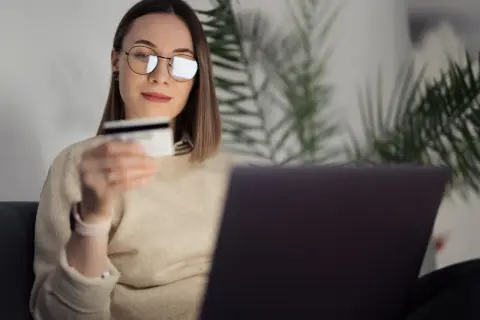 Zarządzanie pieniędzmi w Internecie: inteligentne strategie finansowe na miarę ery cyfrowej