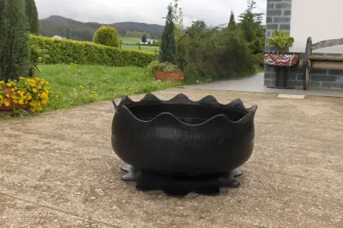 Crea una hermosa maceta con neumático y transforma tu jardín fácilmente