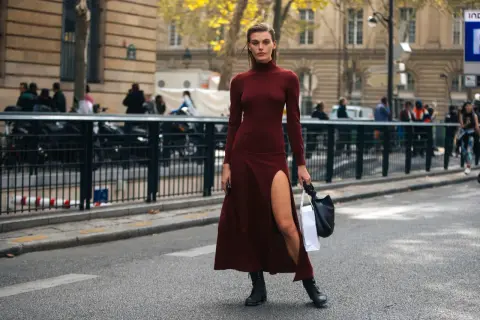 Jakie buty do bordowej sukienki na wesele - elegancja bez kompromisów
