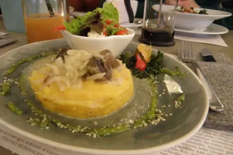 Kowno: Gdzie zjeść? Sprawdzone restauracje i lokalne smaki.