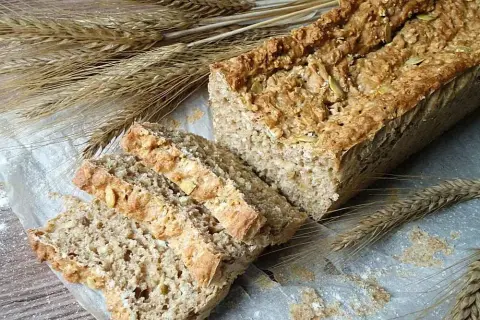 Czy można piec chleb w foremce aluminiowej? Odkryj zalety i wady