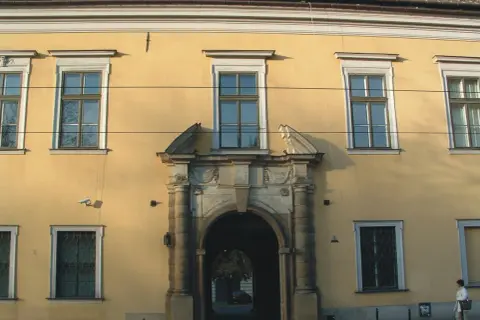Gdzie mieszkał papież Jan Paweł II? Odkryj jego niezwykłe miejsca