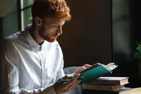 Jak napisać CV po szkole zawodowej, aby wyróżnić się na rynku pracy