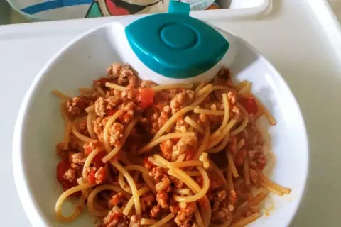 Spaghetti bolognese dla dzieci: Przepis na pyszny obiad malucha