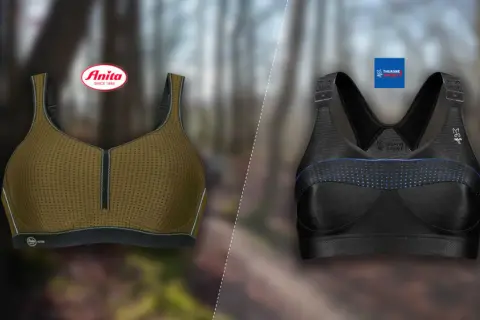 Deux soutiens-gorge de sport femme, un kaki Anita et un noir Thuasne, prêts pour l'aventure en forêt.