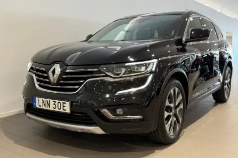 Svart Renault Koleos med registreringsskylten LNN 30E. En bil som kan ha ett Renault Koleos problem, men ser fin ut här.