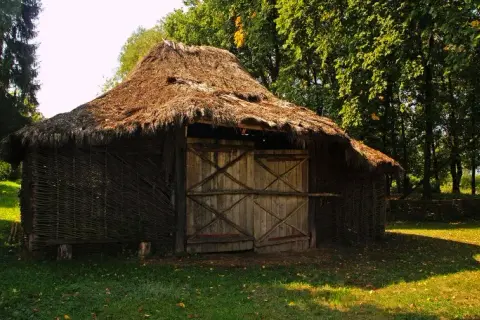 Skansen w Holi: Co musisz wiedzieć przed wizytą? Sekrety Polesia.