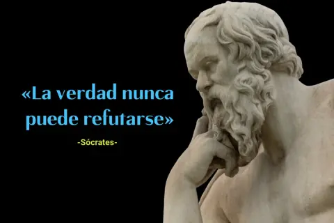 Busto de Sócrates con la frase "La verdad nunca puede refutarse", una de las frases de Sócrates que invita a la reflexión.