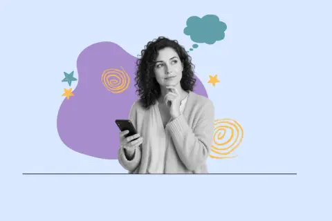 Kobieta z telefonem zastanawia się, jak wybrać psychoterapeutę. Myśli unoszą się nad jej głową.