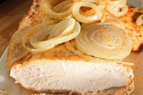 Filet z indyka na obiad: Soczyste przepisy, koniec z suchym mięsem!