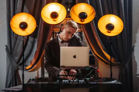 Jakie pytania do DJ-a na wesele, aby uniknąć rozczarowania?
