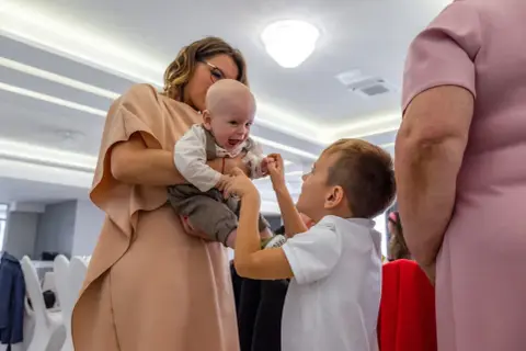 Ile bierze fotograf za chrzciny? Ceny i co warto wiedzieć