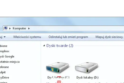 Widok okna "Komputer" w Windows 10, pokazujący dyski twarde. Można tu rozpocząć defragmentację dysku Windows 10.