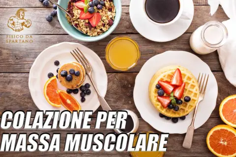 Colazione in definizione: pancake, waffle, muesli e frutta fresca per una carica di energia.