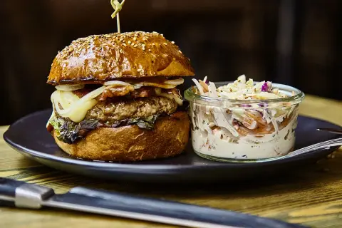 Co w burgerze? Składniki, które musisz znać!