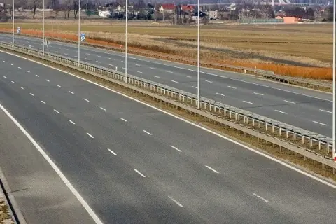 Ile kosztuje 1 km asfaltu? Sprawdź, co wpływa na cenę budowy
